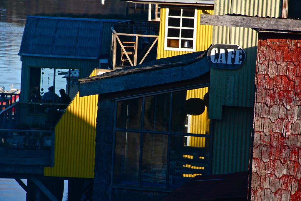 Palafito Hostel Chiloe Castro Bagian luar foto
